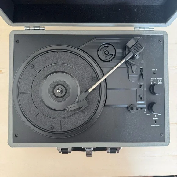 Victoria record player